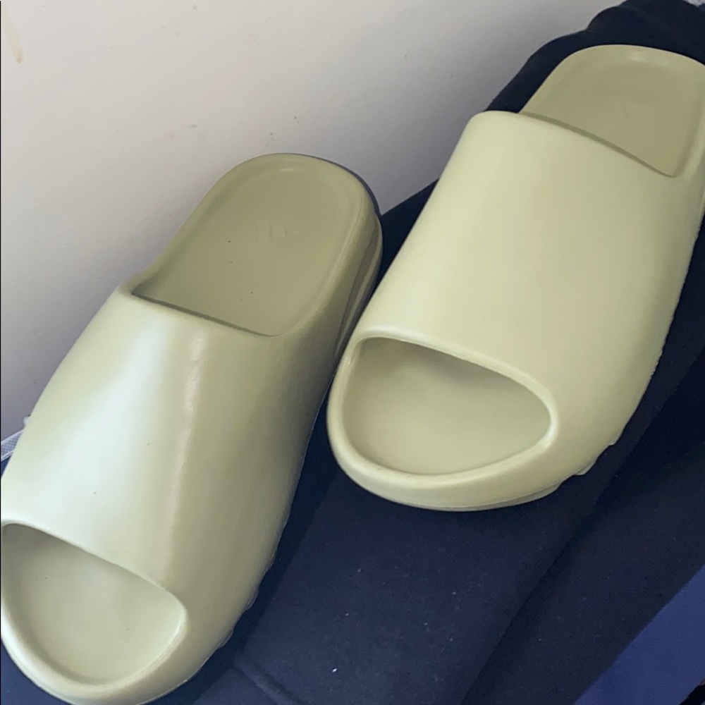 Yeezy slippers Men size 10